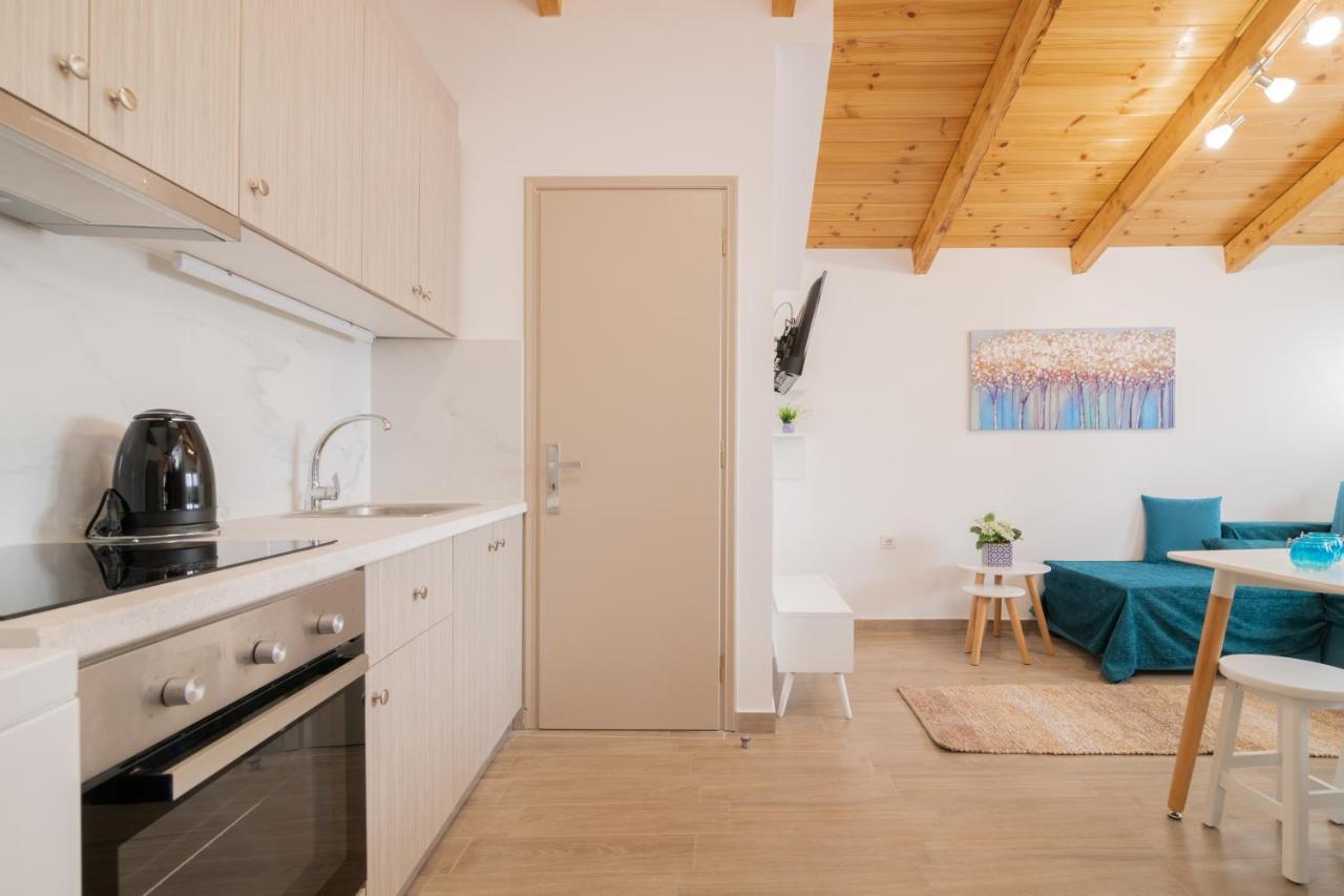 Dimitra Suites *