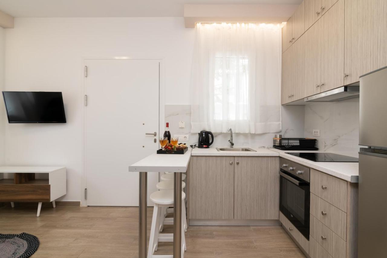 Dimitra Suites *